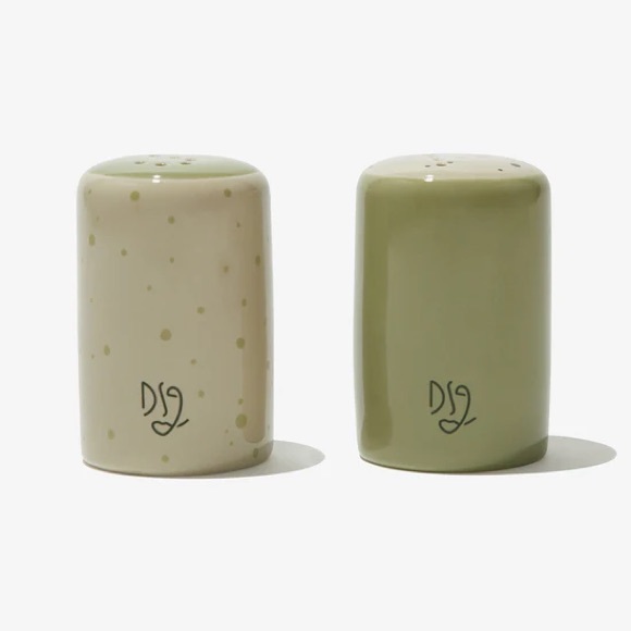 NIB Darling Spring Premium Stoneware Salt & Pepper Shakers - Picture 3 of 13